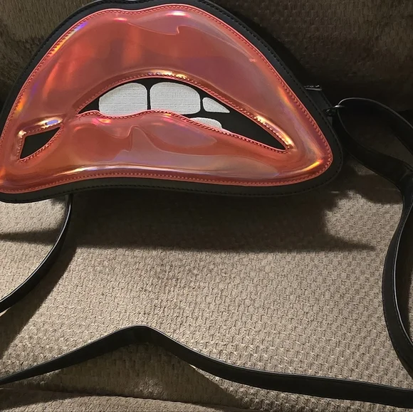 **NEW** Loungefly Rocky Horror Picture Show Lips Crossbody Bag - Picture 2 of 6